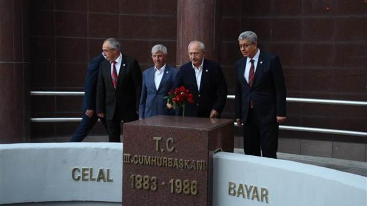 Kılıçdaroğlu, Celal Bayarın anıt mezarını ziyaret etti