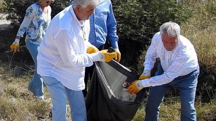 Çeşme plajlarında farkındalık temizliği