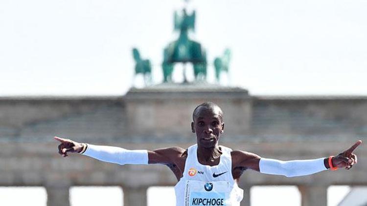 Kenyalı atlet Eliud Kipchoge, Berlin’de rekor kırdı
