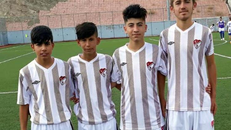 Karakoçanda 13 yaşındaki 4 çocuk Elazığspora transfer oldu