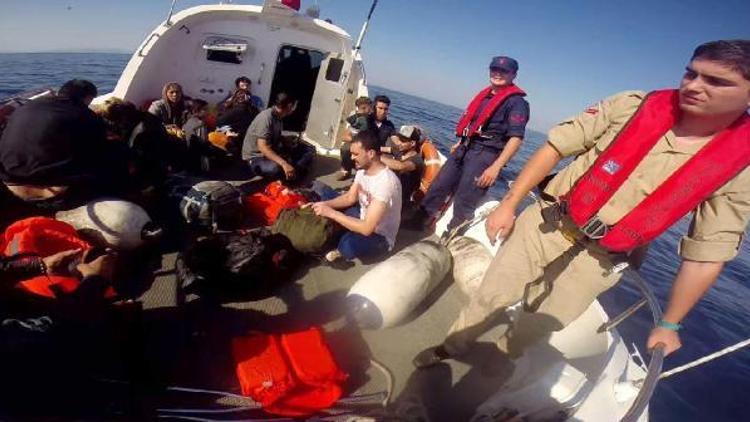 Menderes açıklarında fiber teknede 15 kaçak yakalandı