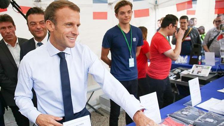 Fransızların çoğu Macron’dan eskisi gibi memnun değil