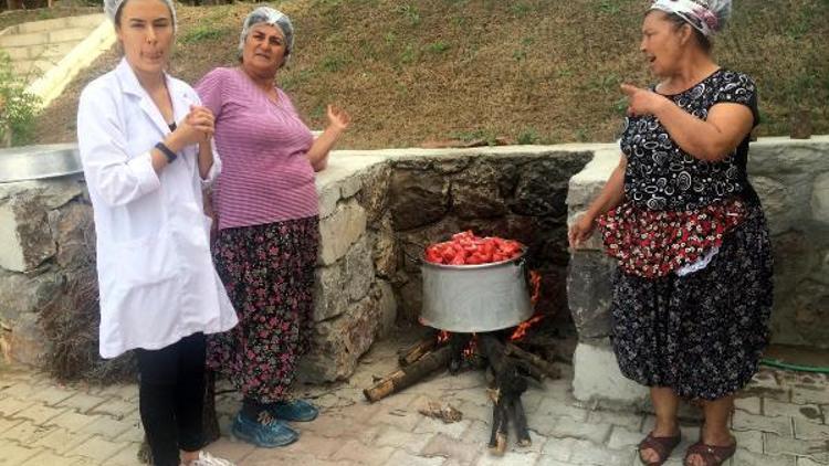 Şehirli kadınlar geleneksel tarhana yapımını öğrendi