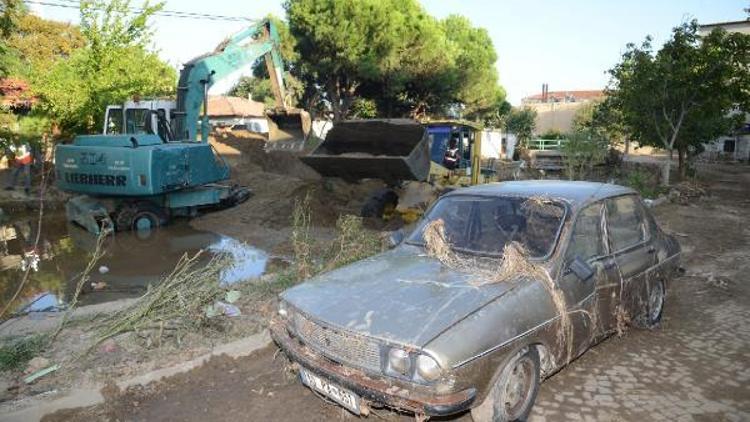 Bandırma ve Erdek’te sel felaketinin yaraları sarılıyor