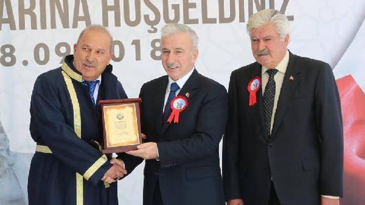 Kayseri’de yılın ahisi 54 yıllık terzi oldu