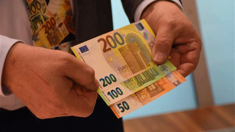 İşte, yeni 100 ve 200 Euroluk banknotlar