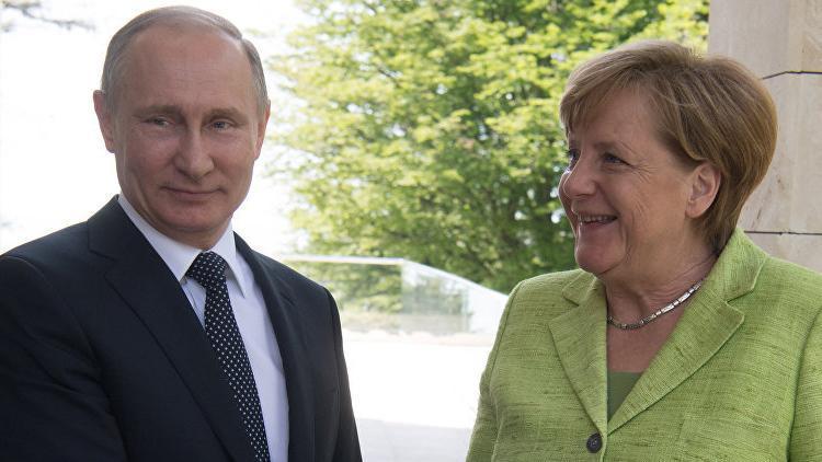 Putin ile Merkel Suriyeyi görüştü