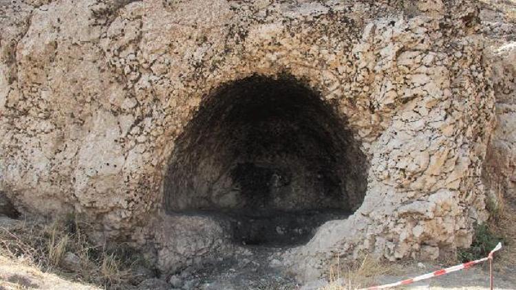 Harputtaki kazılarda Urartular döneminine ait 5 kaya mezar bulundu
