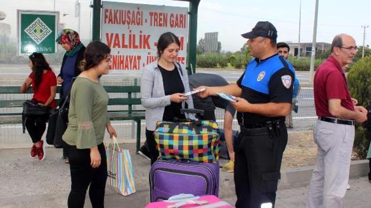 Polis, üniversiteli gençleri bilgilendirdi