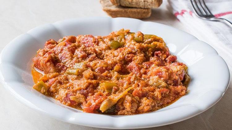 Soğanlı menemen tarifi