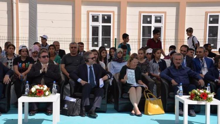 Diyarbakırda, AB destekli Prefabrik eğitim kurumlarında ilk ders zili çaldı
