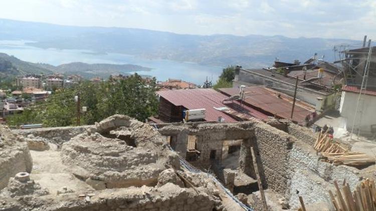 Tarihi Karamanoğlu Hamamı restore edilecek