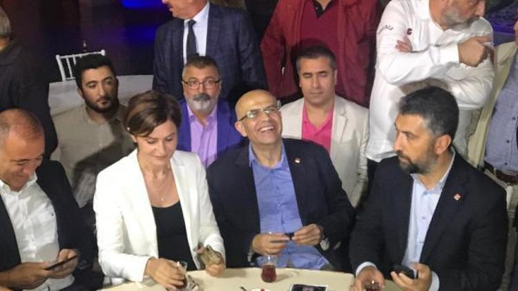 Fotoğraflar// Berberoğlu cezaevi çıkışı partililerle bir araya geldi