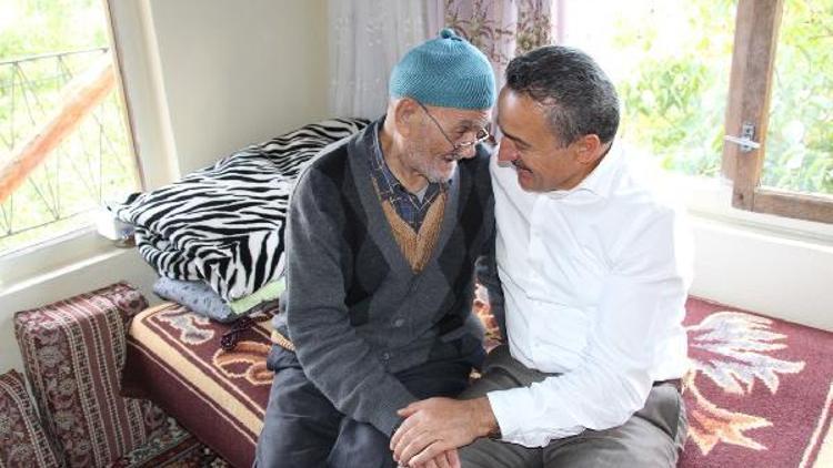 Seydişehir Belediye Başkanı 107 yaşındaki asırlık çınarı ziyaret etti
