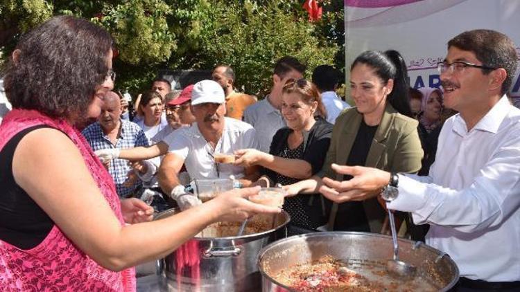 Şehzadelerde aşure dağıtıldı