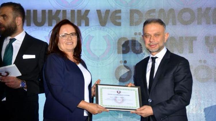 Başkan Ertürk’e anlamlı ödül