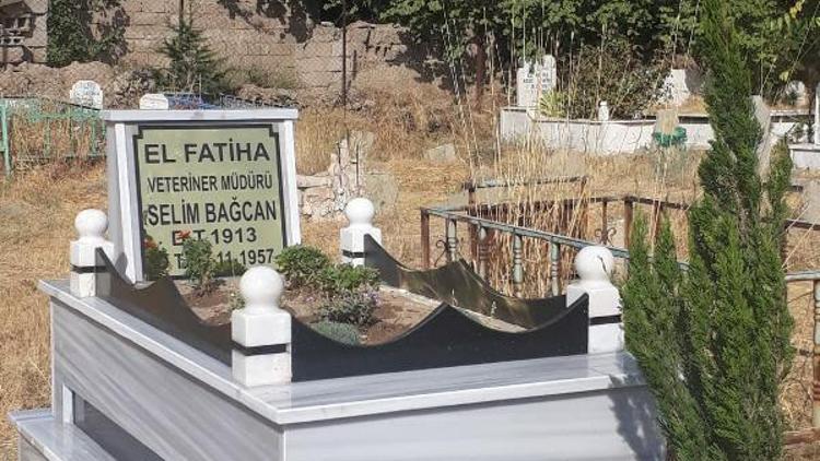 Selda Bağcan babasının mezarını yaptırdı