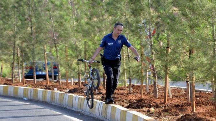 İki çocuk, arkasına takıldıkları TIRın altında kalarak öldü