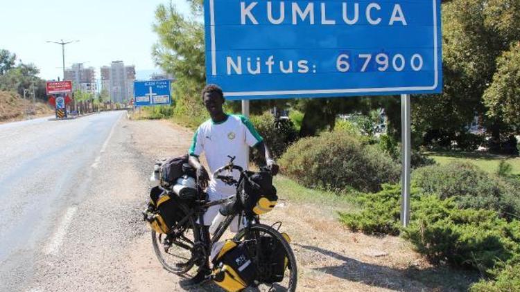 Senegalli Mustafa bisikletle Türkiye turu yapıyor