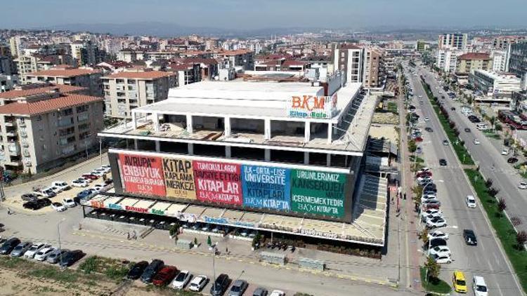 5 bin metrekare alan ve 5 milyon kitapla Avrupanın en büyük kitabevi Bursada