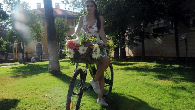 Adanada Süslü kadınlar bisiklet turu