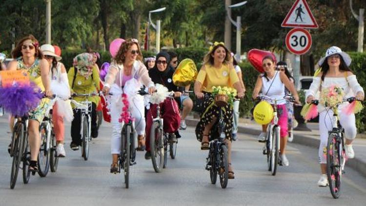 Kırıkkalede süslü kadınlar bisiklet turunda