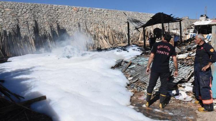 Enkazcılar Sitesindeki yangında hasar oluştu