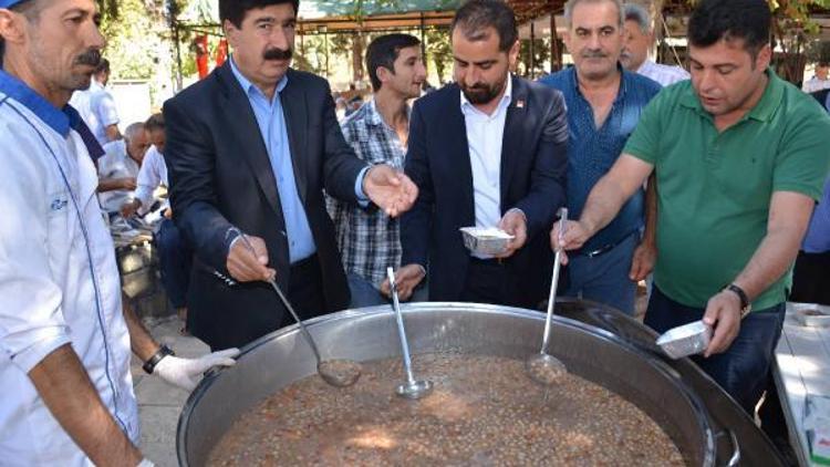 Besni’de 1500 kişiye aşure ikramı