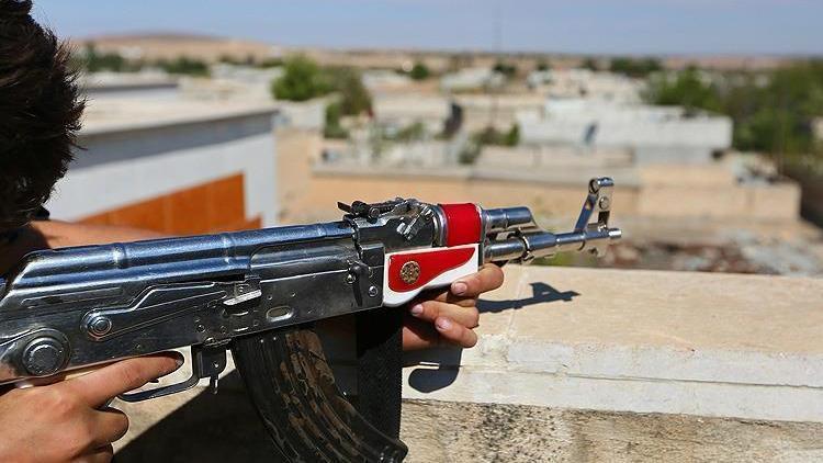 YPG/PKK işgal ettiği Rakkada köy basarak 7 sivili öldürdü