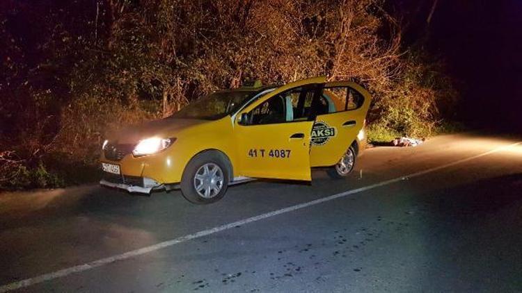 Sapancada taksici aracının yanında ölü bulundu
