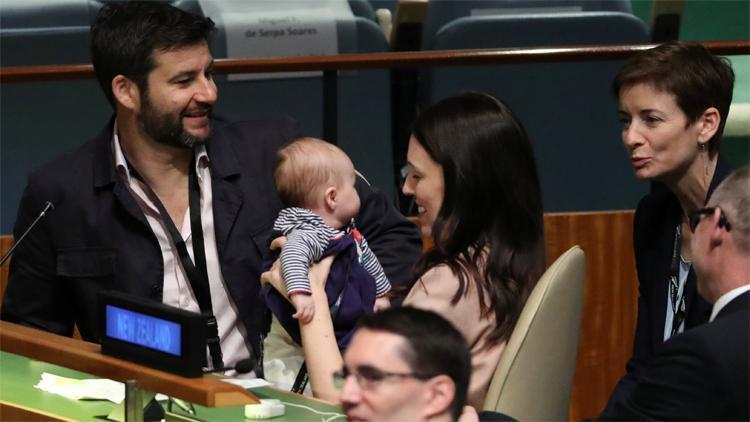 BM Genel Kurulunda ilginç anlar Bebekle geldi...