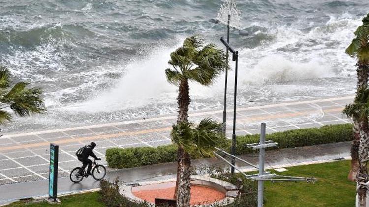 Ege Denizi kıyısındaki balıkçılara fırtına uyarısı