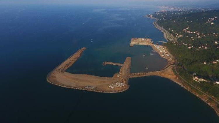 Rize-Artvin Havalimanında denize günde 80 bin ton taş dökülüyor