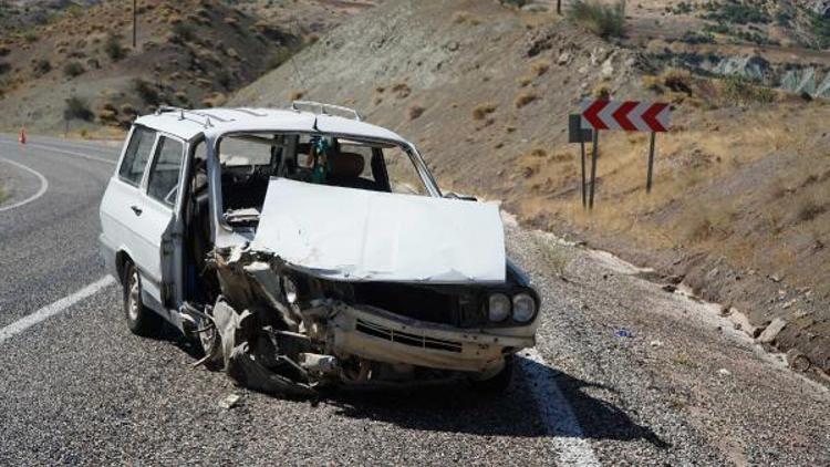 Gölbaşında otomobiller çarpıştı: 6 yaralı