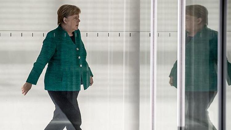 Merkel böyle uyardı: Ekonomiler etkilenecek