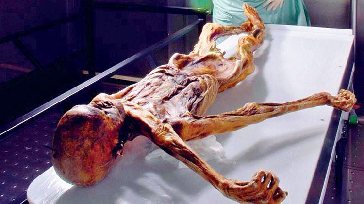 Meğer Ötzi’de dövme varmış