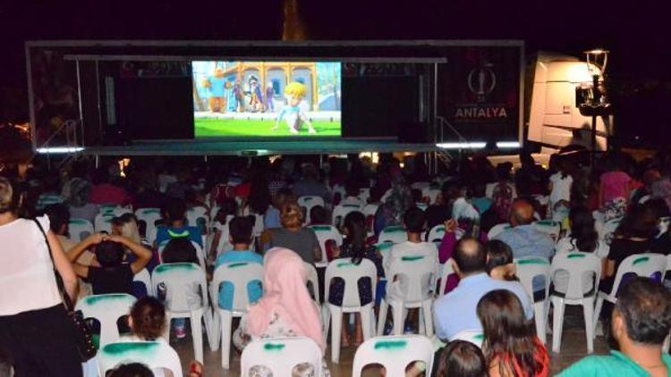 Demreli çocukların sinema keyfi