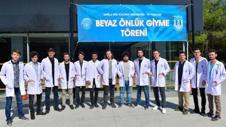 MSKÜde tıp fakültesi öğrencileri beyaz önlük giydi