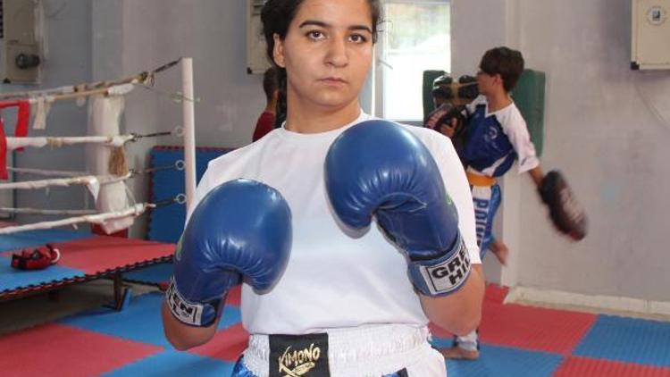 Burdurlu Elif Aynur kick boks milli takımında