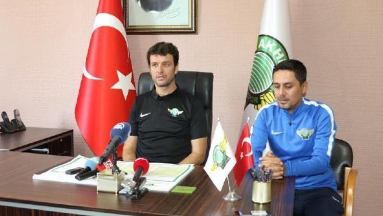 Akhisarspor Teknik Direktörü Arslan: Göğsümüzdeki ay-yıldızı temsil edeceğiz