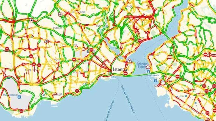 Yola çıkacaklar dikkat İstanbulda yağmur trafiği