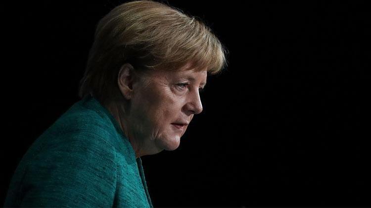 Almanya karıştı, Merkeli sarsmıştı: Yankıları sürüyor