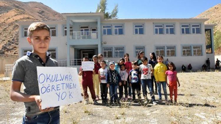 Yüksekovada, yeni yapılan ortaokula bu yıl da öğretmen atanmadı