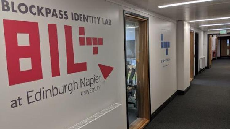 İskoçya’da dünyanın ilk blockchain kimlik merkezi açıldı