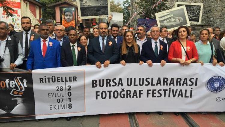 BursaFotoFest kortej yürüyüşü ile başladı