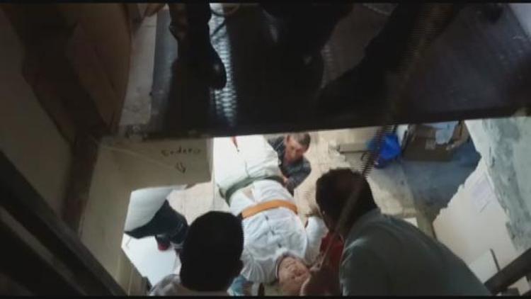 Adanada halatı kopan asansördeki bir kişi yaralandı
