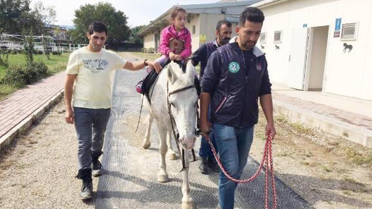 24 bin çocuk atla terapi gördü