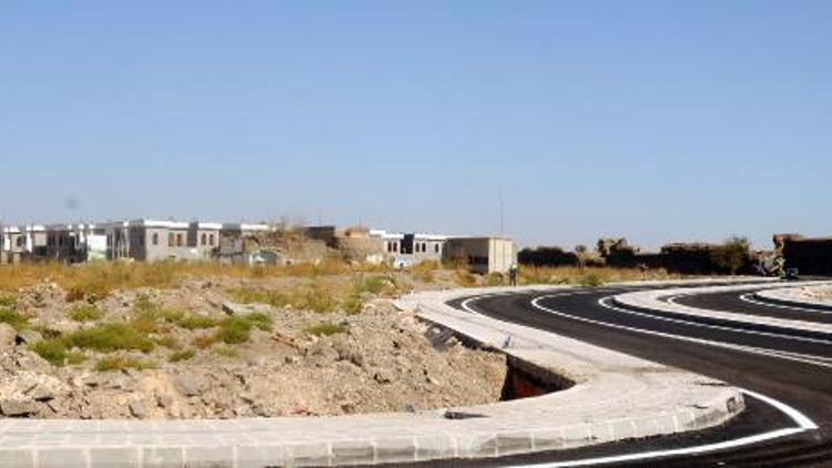 Surda yeniden inşa edilen mahallede konut yapımı tamamlandı