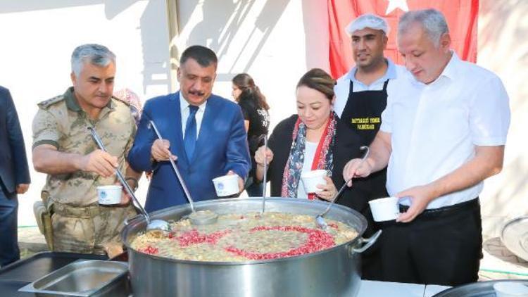 Battalgazi Belediyesi ve Turgut Özal Üniversitesinden aşure etkinliği