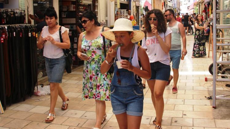 Antalyaya gelen yabancı ziyaretçi 11 milyonu aştı